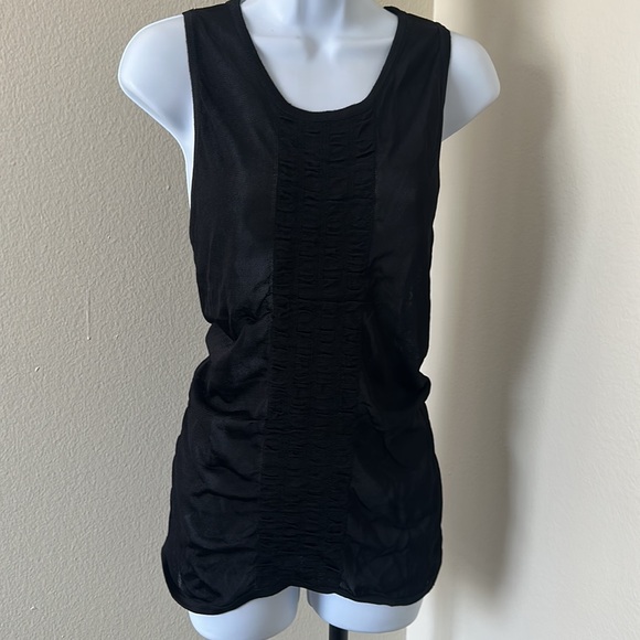 St John Couture Elegant Black Sleeveless Top